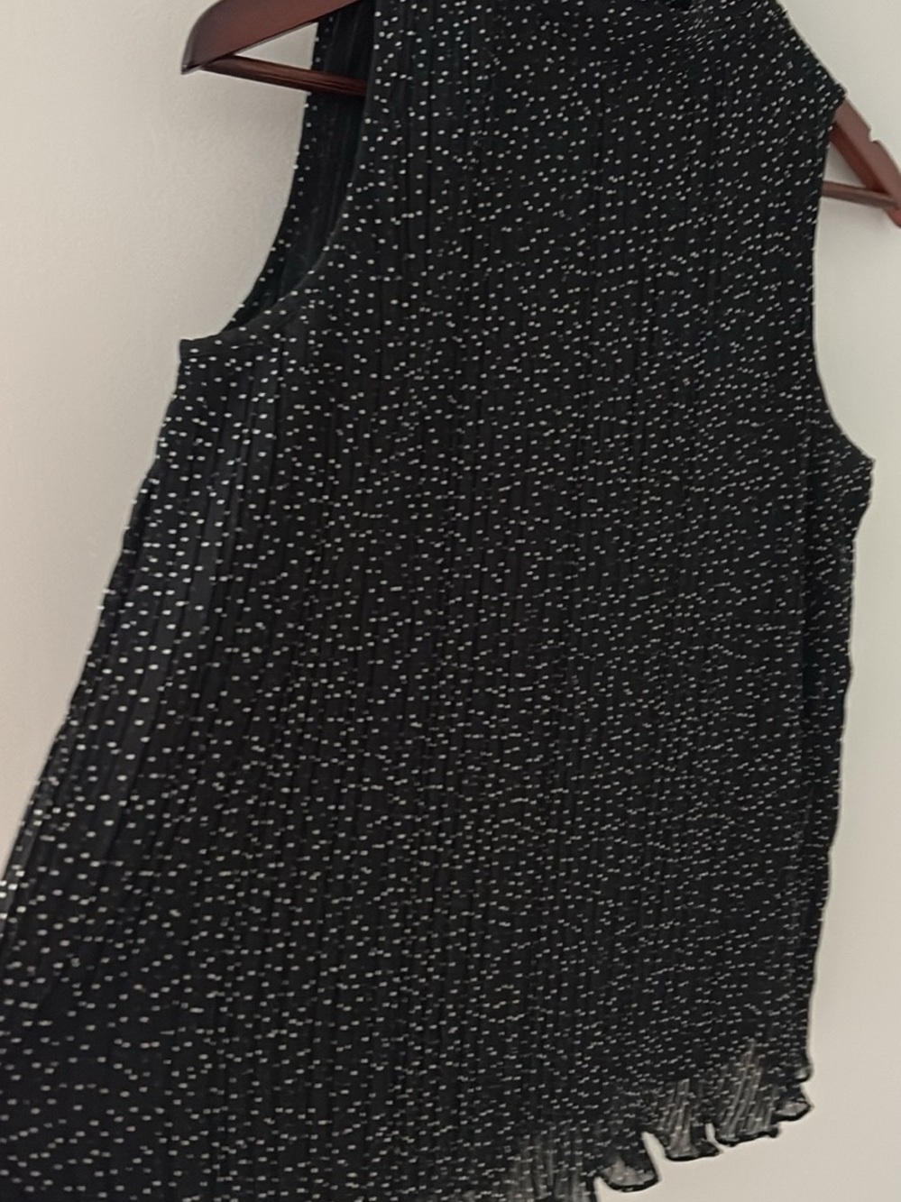 Sleeveless Black Polka Dot Pleated Blouse